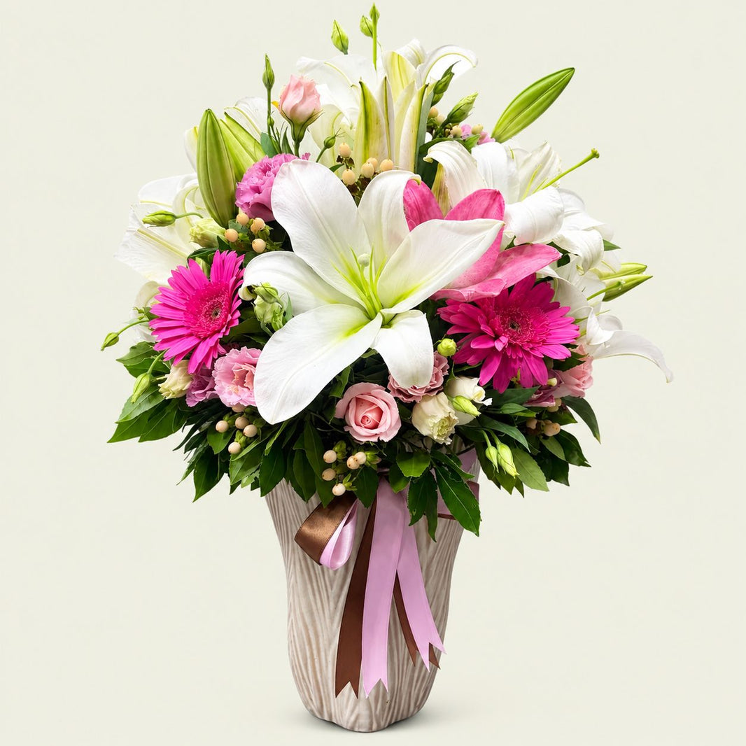 Şölen — Beyaz Lilyum & Fuşya Gerbera Aranjmanı